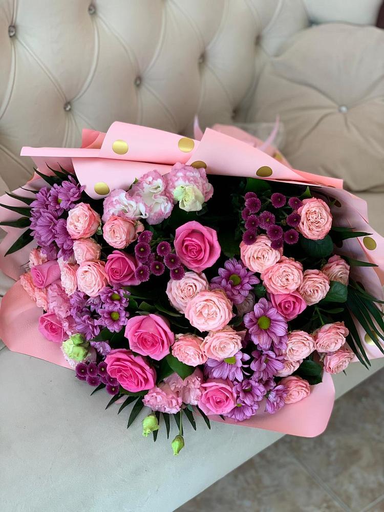 Букет цветов из: Хризантемы, Розы и Лизиантусы в Курорт-Дарасун