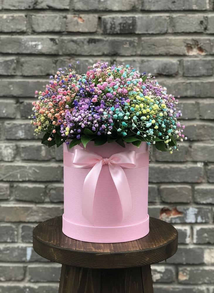 Цветочная композиция из Гипсофила и Розы в шляпной коробке в Курорт-Дарасун