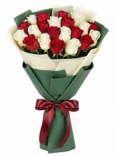 Букет Микс из красных и белых роз в Курорт-Дарасун