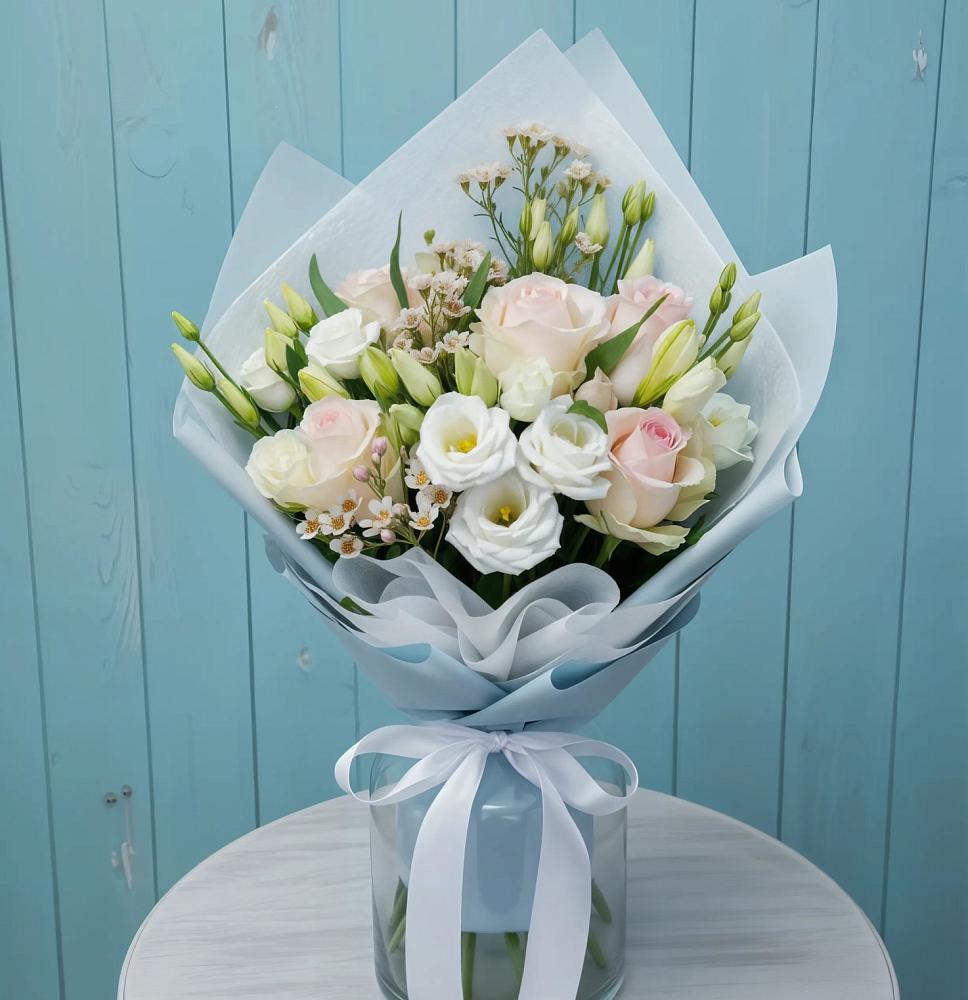 Букет цветов из: Розы и Лизиантусы в Курорт-Дарасун