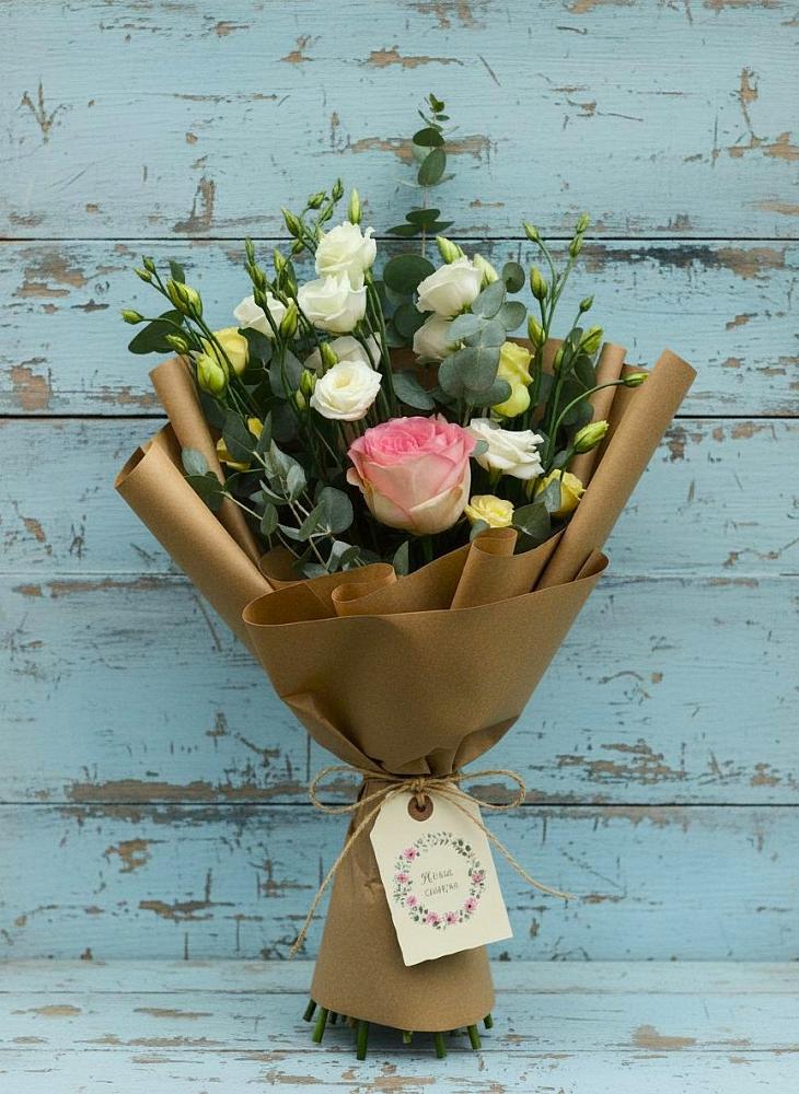 Букет цветов из: Розы и Лизиантусы в Курорт-Дарасун