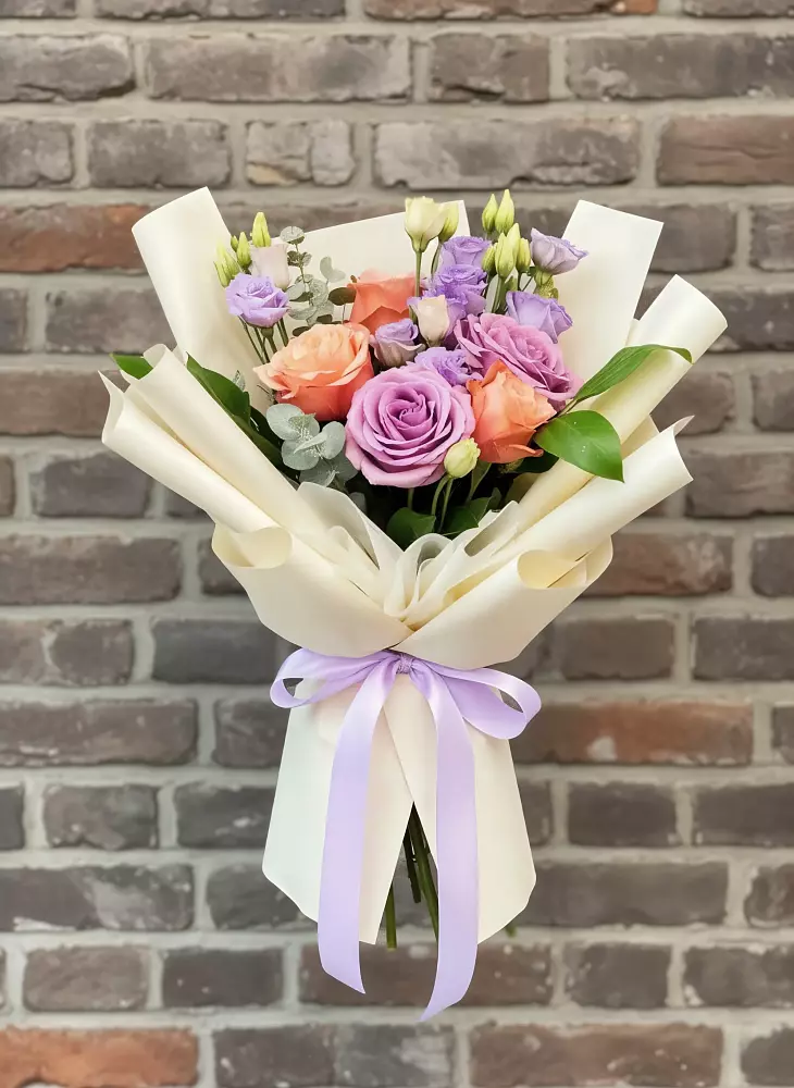 Букет цветов из: Лизиантусы и Розы в Курорт-Дарасун