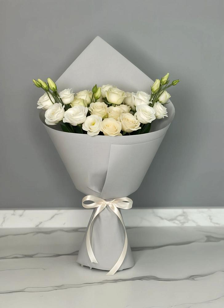 Букет цветов из: Розы и Лизиантусы в Курорт-Дарасун