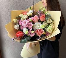 Букет цветов из:  Розы, Лизиантусы и Гвоздики в Курорт-Дарасун