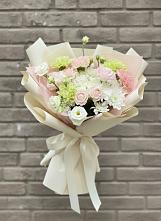Букет цветов из:  Гвоздики, Розы, Лизиантусы и Хризантемы в Курорт-Дарасун