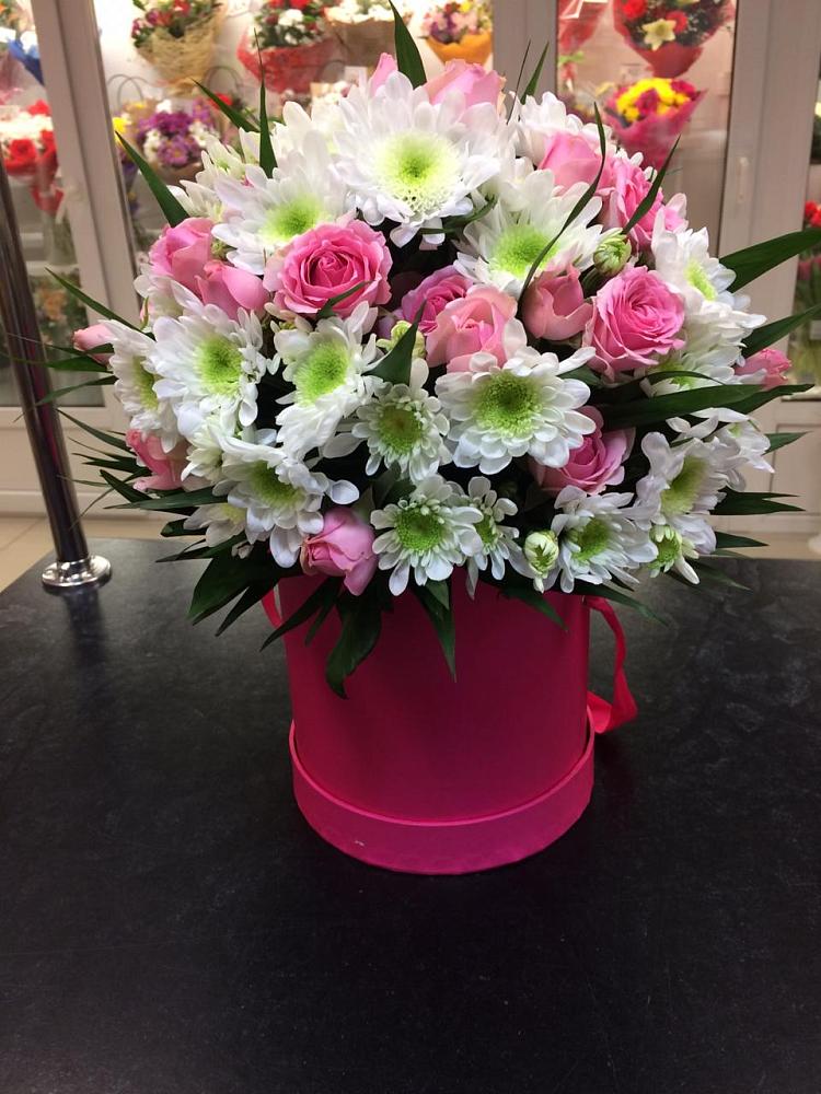 Цветочная композиция из Розы и Хризантемы в шляпной коробке в Курорт-Дарасун