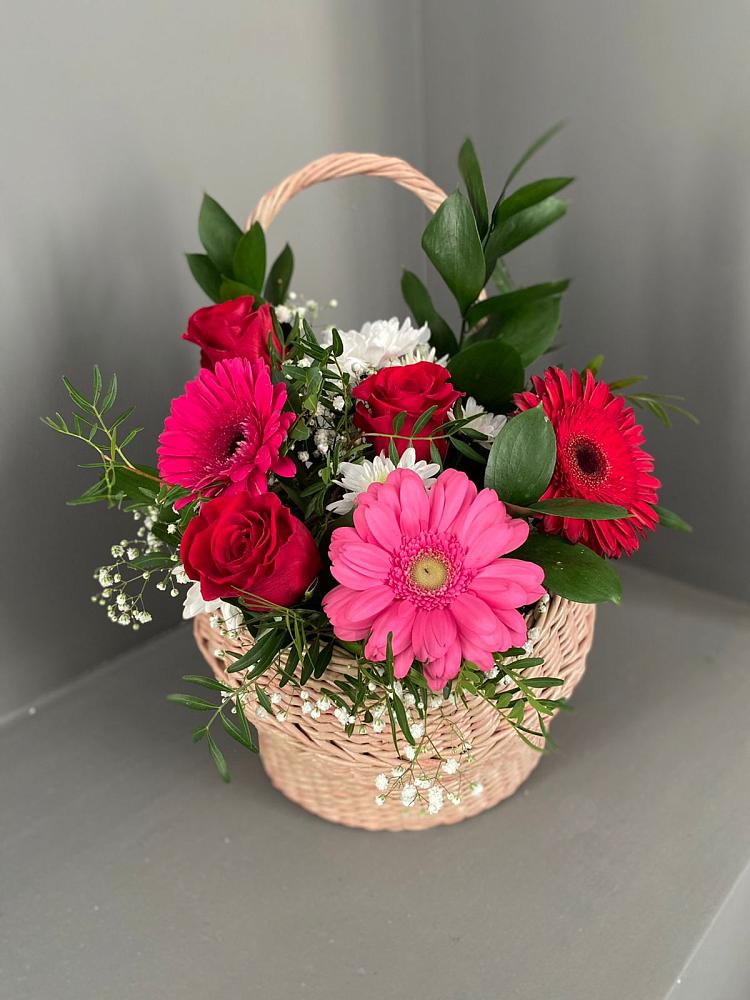 Цветочная композиция из Розы, Хризантемы и Герберы в корзине в Курорт-Дарасун