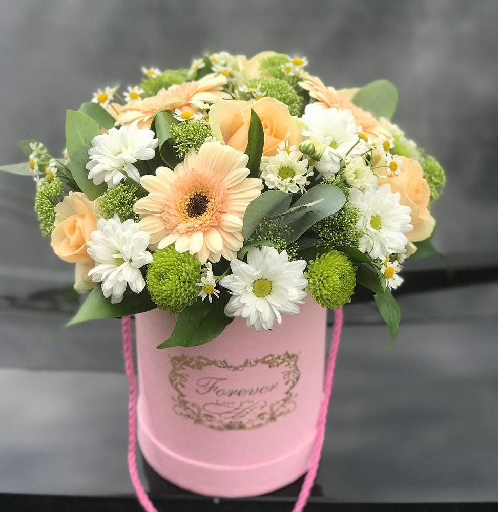 Цветочная композиция из Розы, Герберы и Хризантемы в шляпной коробке в Курорт-Дарасун