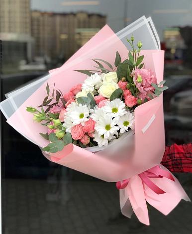 Букет цветов из: Розы, Лизиантусы и Хризантемы в Курорт-Дарасун