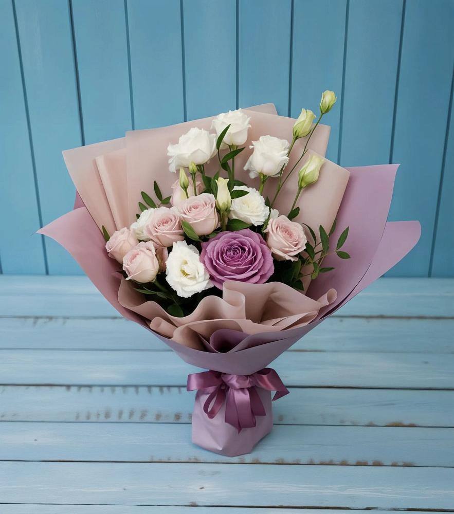 Букет цветов из: Розы и Лизиантусы в Курорт-Дарасун